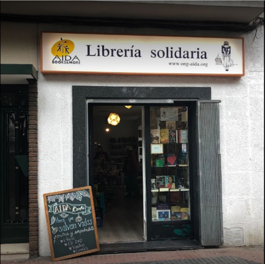 Librería pequeña Aida